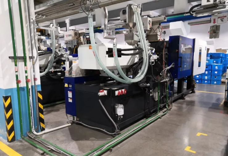 冷卻水管進出方向標識，閥門開關目視化