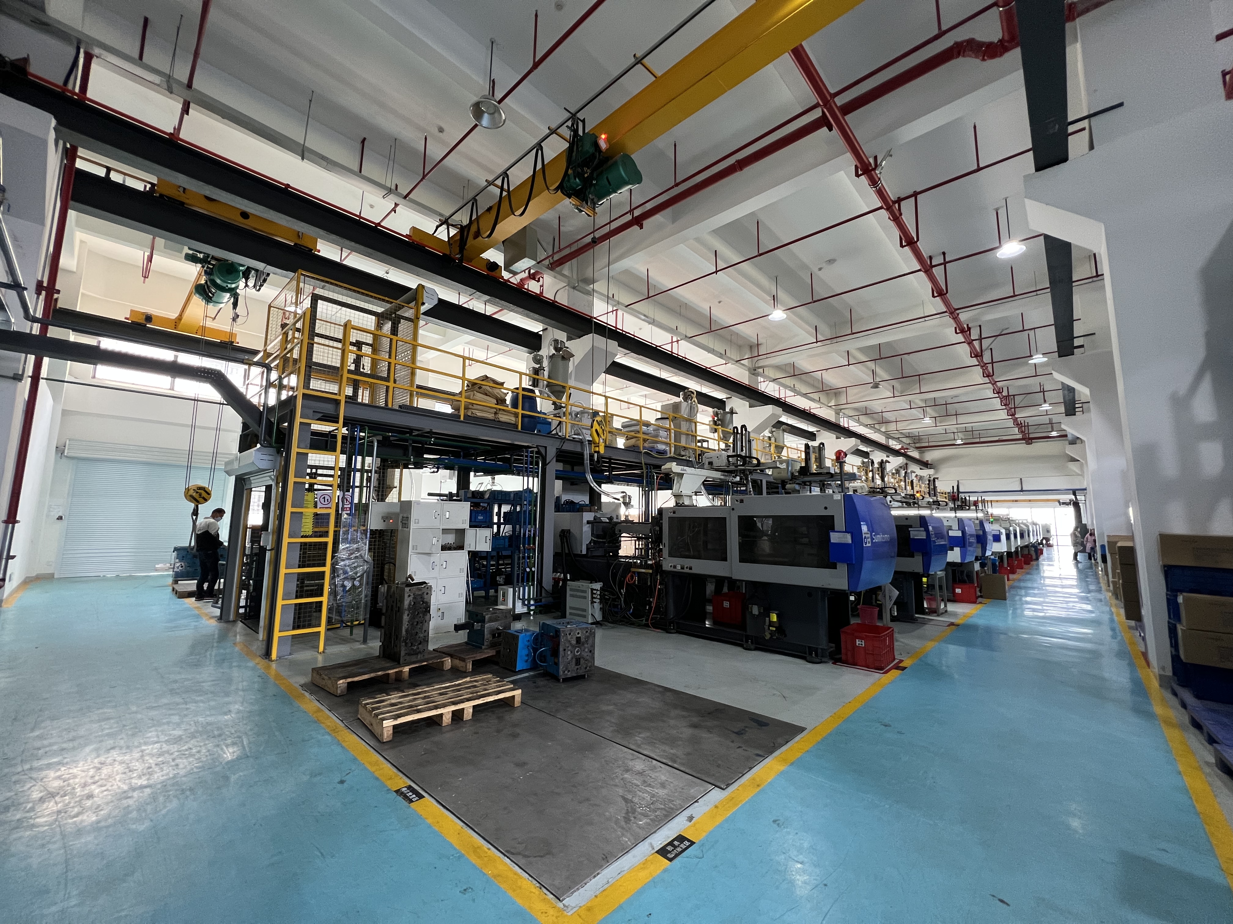 精密注塑車(chē)間