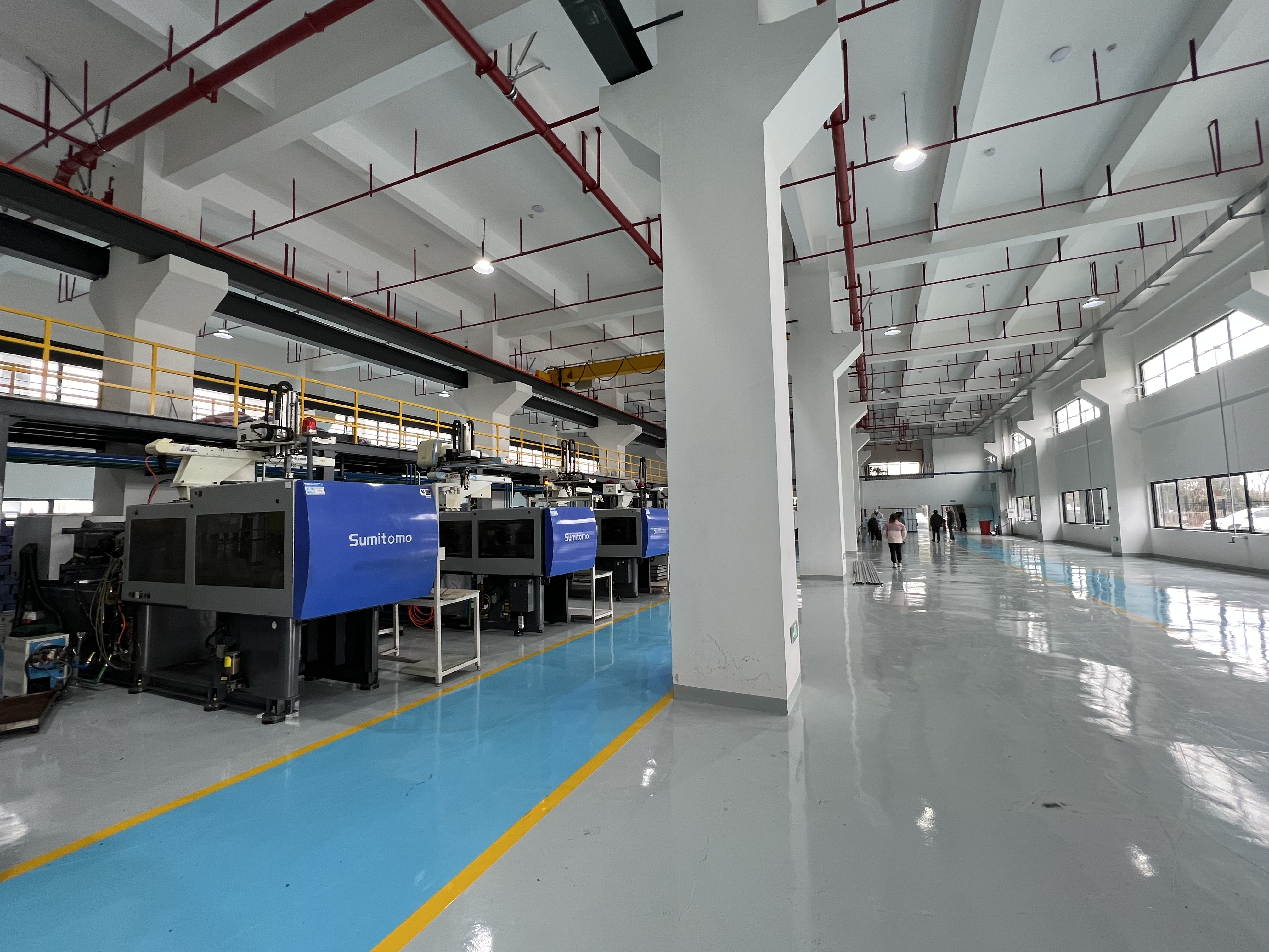 精密注塑現(xiàn)場(chǎng)