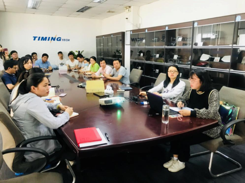 學(xué)員認(rèn)真聽見